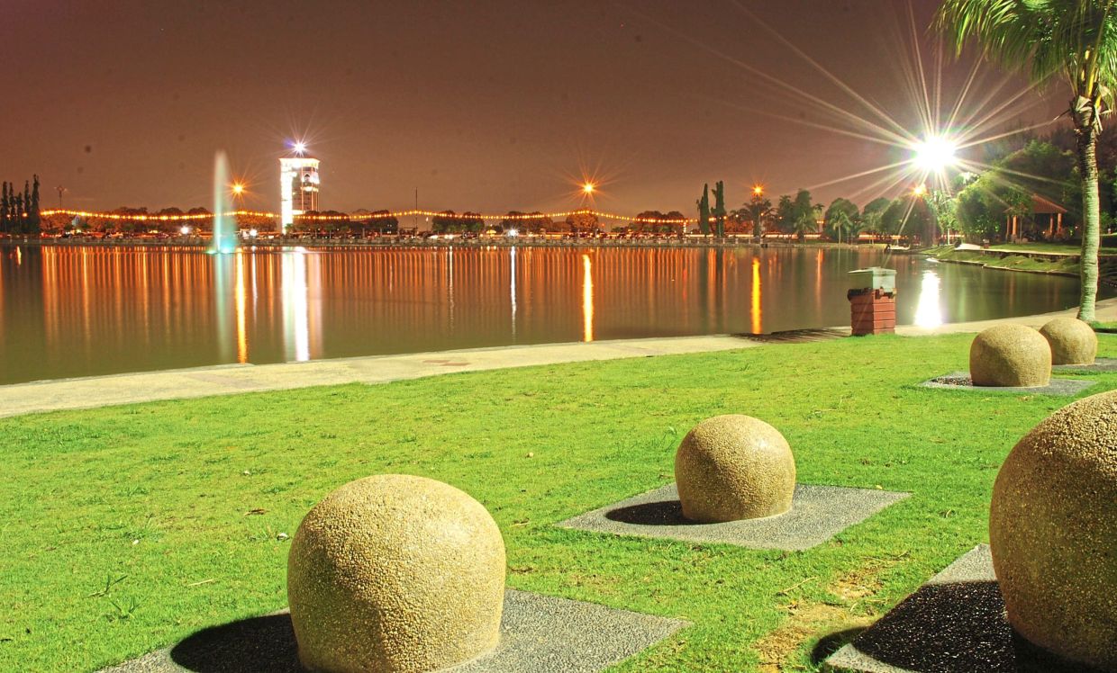 Beautiful setting of Tasik Layang-Layang.
