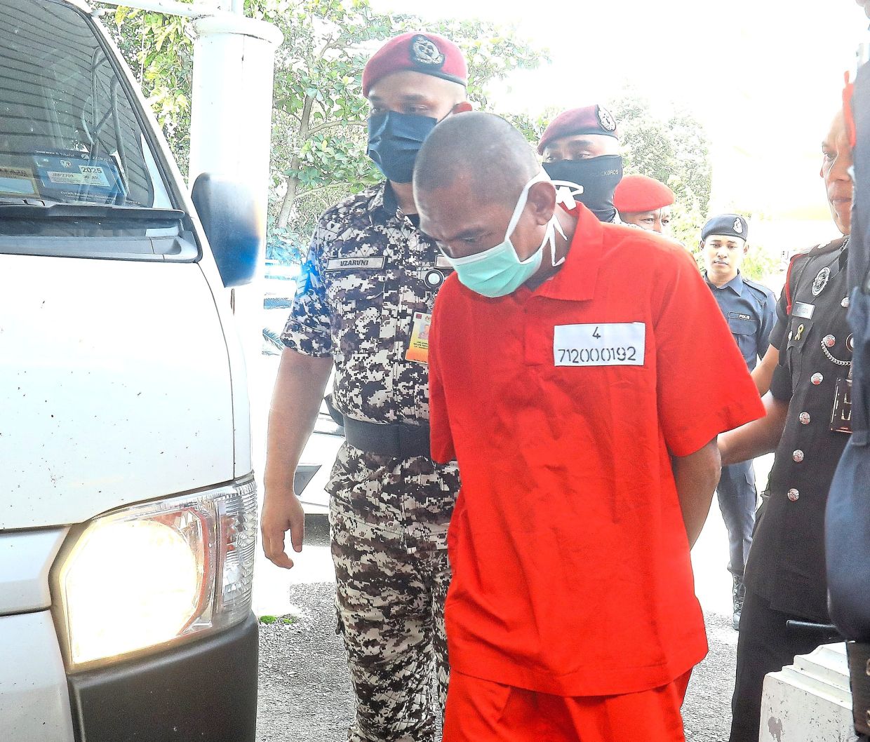 Six strokes: Mohd Affendi arriving at the mosque for his punishment.