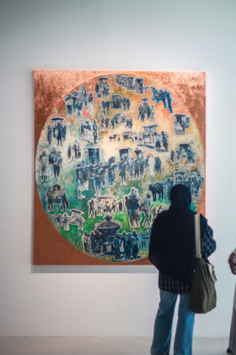 A view of Amar's work titled 'Loadbearers 1 – Tandu', which is part of his exhibition 'Pax Colonia' at Galeri Puteh in KL. Photo: Handout