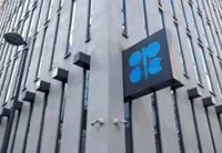 Oil prices climb 2% to 4-month high with sanctions expected to disrupt Russian supplies