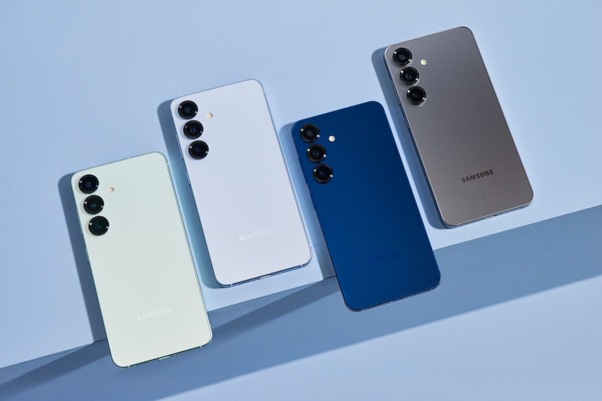 The S25+ and S25 come in Navy, Icyblue, Mint, and Silver Shadow with Blueblack, Coralred, and Pinkgold as the online exclusives.