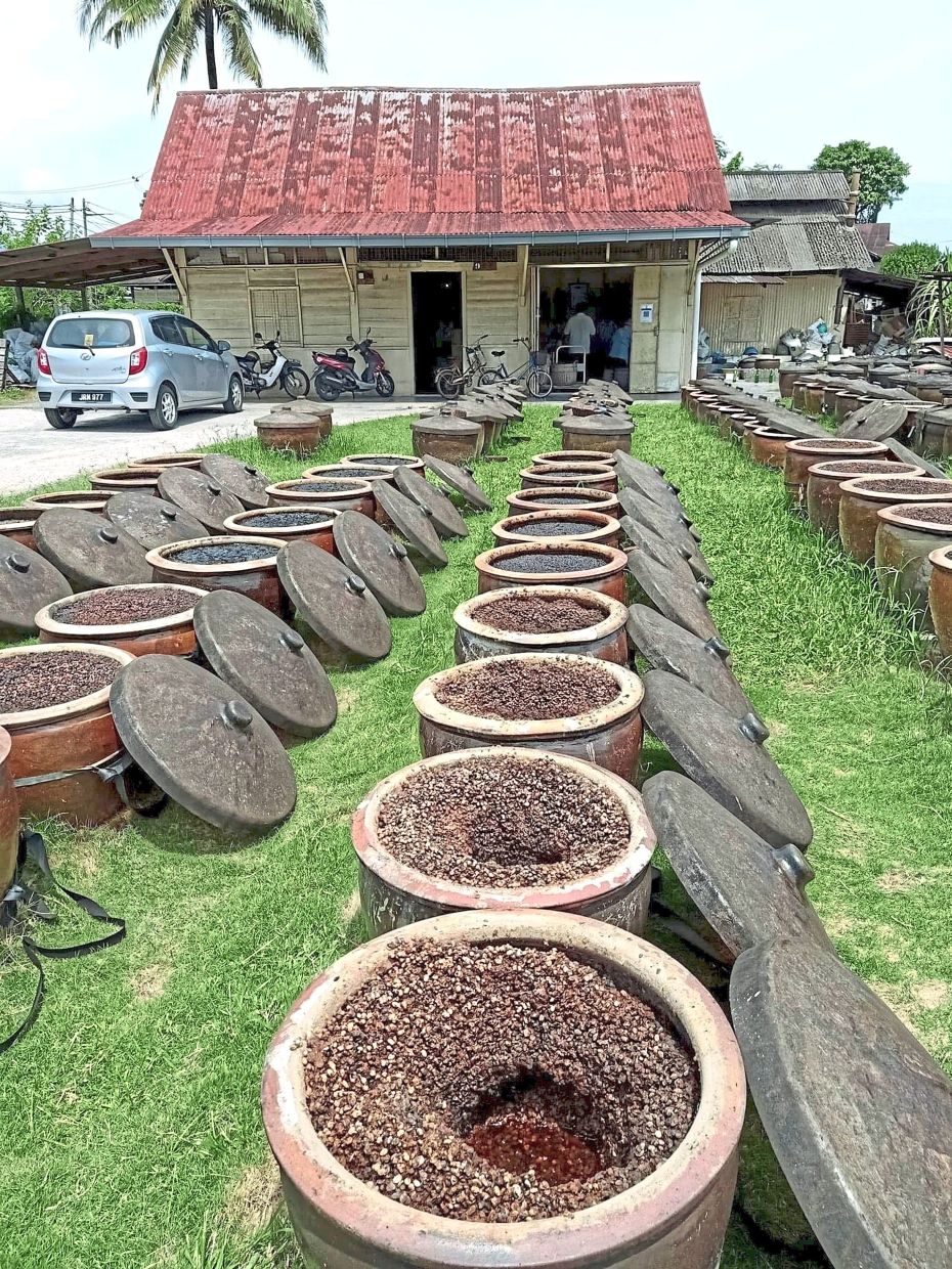 End of an era: After being in business for 111 years, the popular Hup Teck Soy Sauce Factory, established in 1914 was scheduled to cease operations on Tuesday, the eve of Chinese New Year. But with all his stock sold out, the factory is as good as closed now.