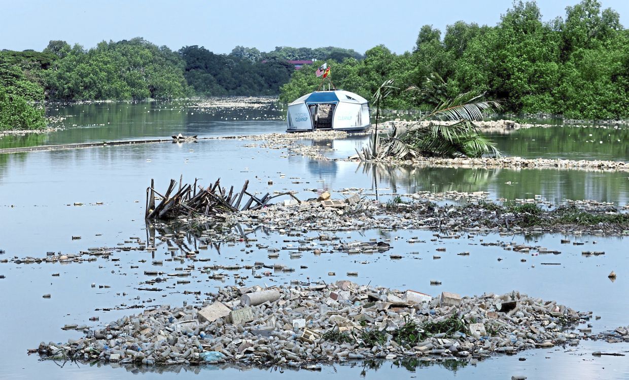 Large amounts of rubbish such as plastics, including water bottles, seen here being cleared from Sungai Klang in September 2024. — Filepic