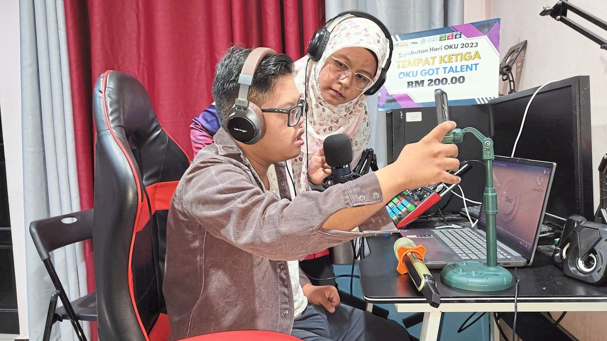 Farah’s (right) support empowers Muhamad Luqman to chase his dreams of becoming a famous TikToker.