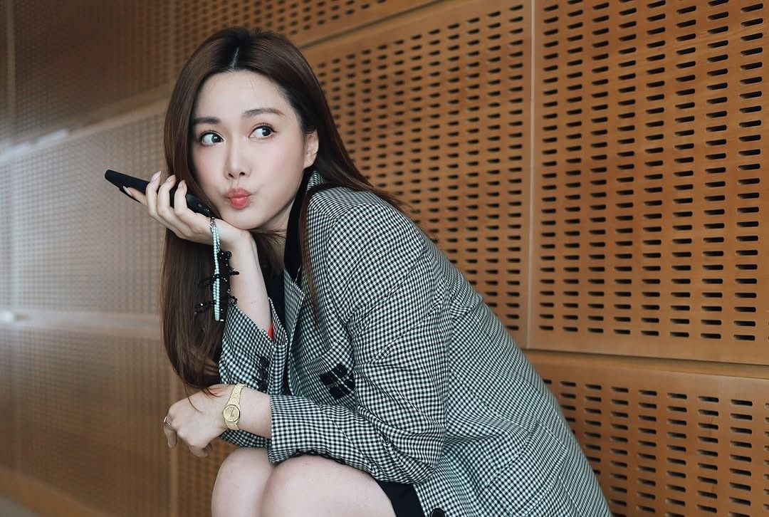 The actress doesn't mind booking hotel that are far away to save money. Photo: Roxanne Tong/Instagram