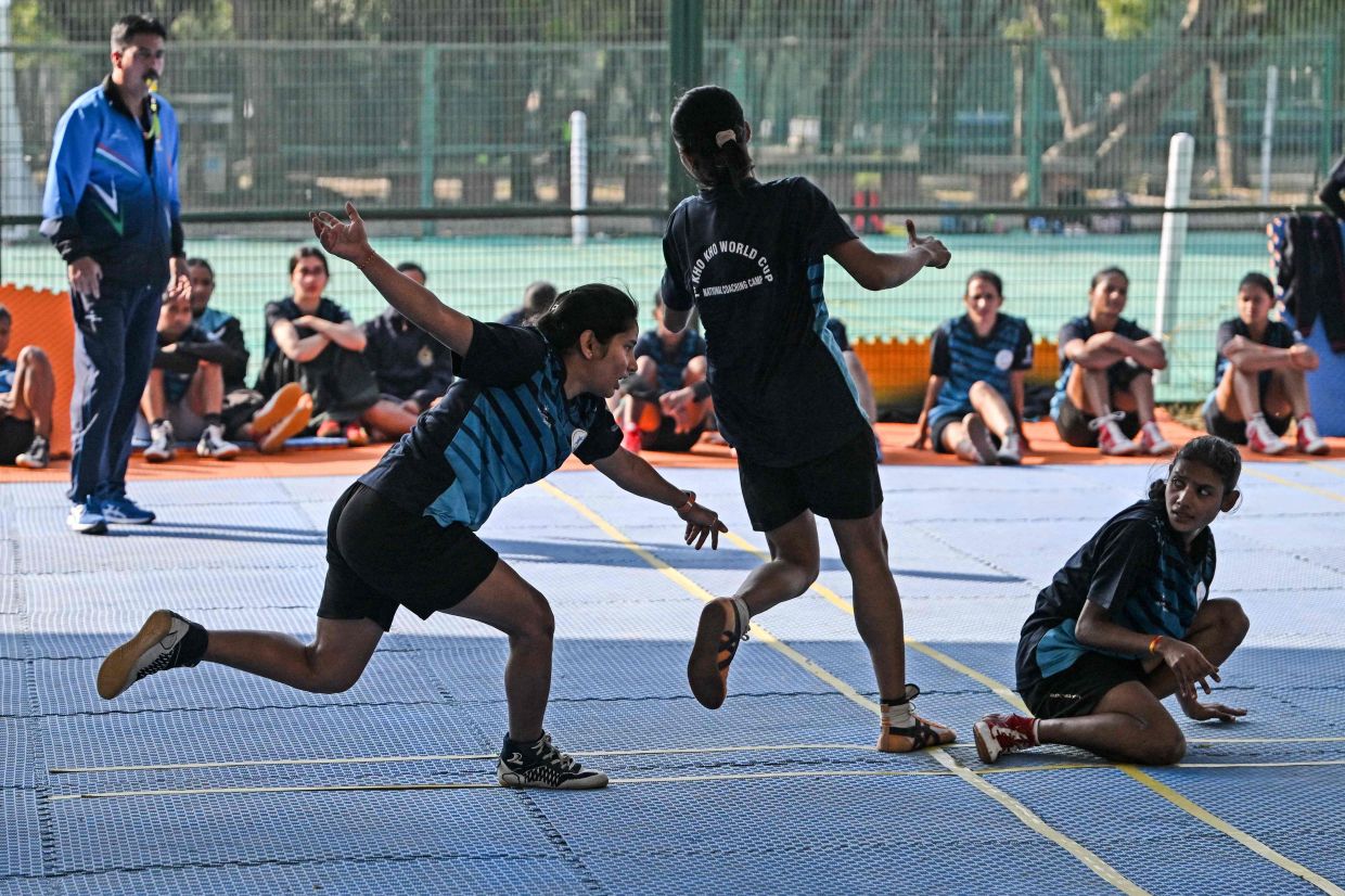 In this photograph taken on January 8, 2025, members of India's women's kho kho team take part in selection trials ahead of the upcoming Kho Kho World Cup in New Delhi. The ancient game of kho kho is enjoying a resurgence in India, with organisers of the first international tournament hoping their efforts will secure the sport's place in the Olympics. (Photo by Sajjad HUSSAIN / AFP) / To go with IND-KhoKho, FOCUS by Faisal KAMAL