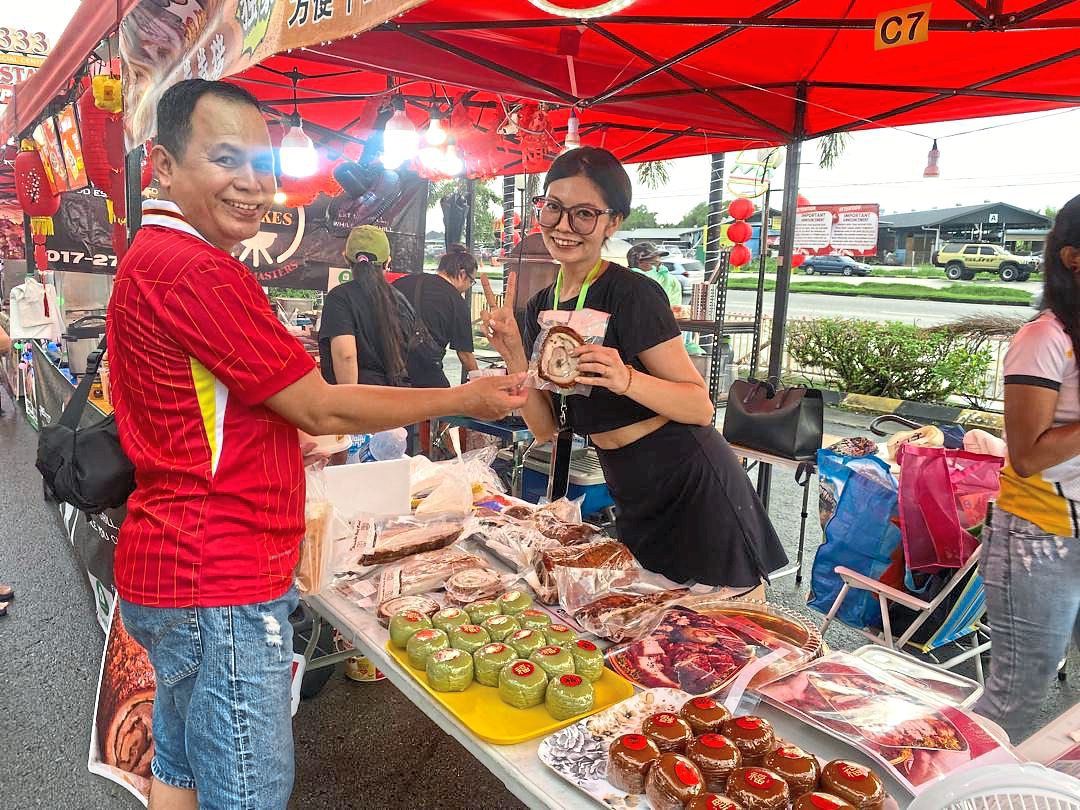 Chan posing with a customer at her stall.