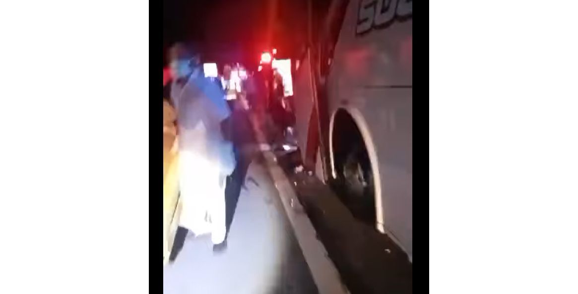 Suspected speeding bus slams into lorry, leaves 22 injured | The Star