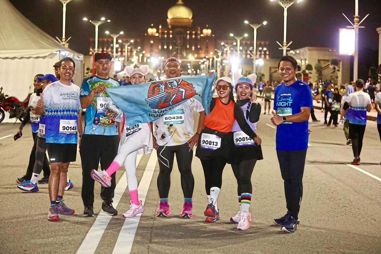 Putrajaya night run for FT Day attracts over 8,000 participants | The Star
