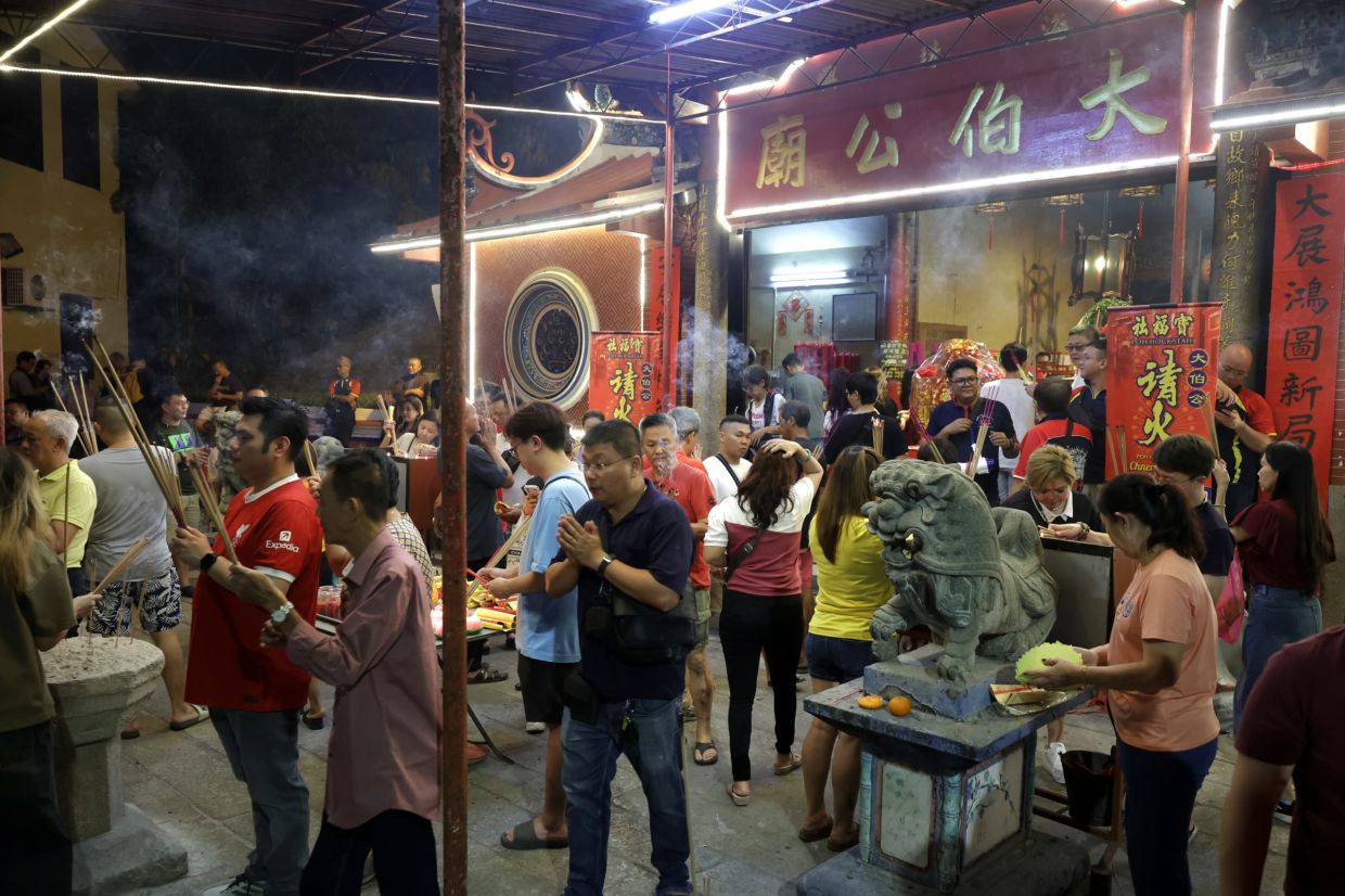 Flame ritual predicts stable times for Penang ahead