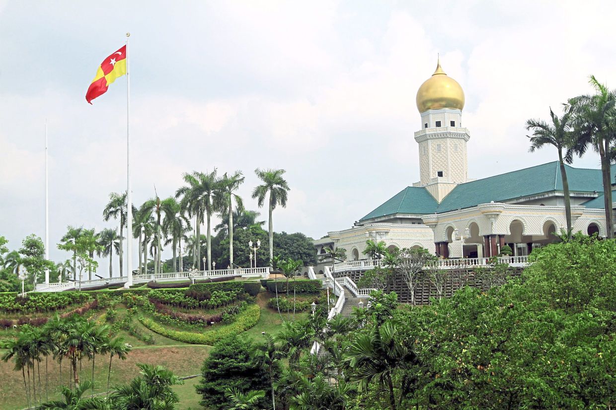 Istana Alam Shah at Jalan Istana is a popular tourist attraction in Klang.
