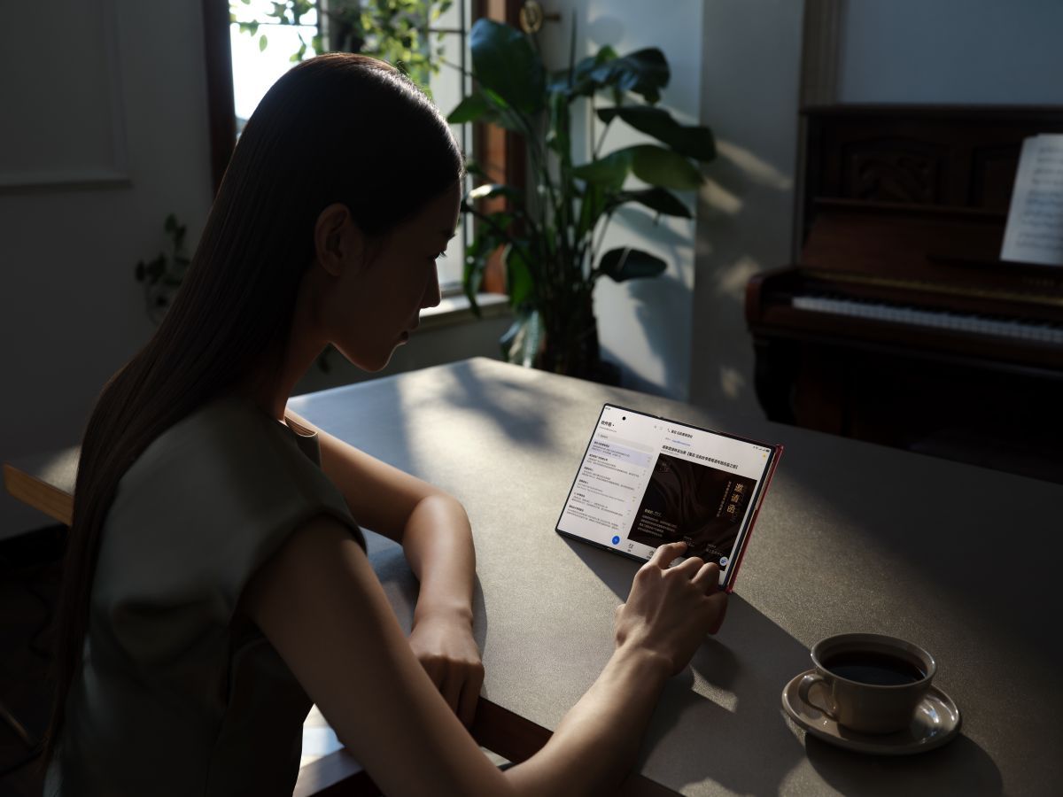 Whether you’re working, streaming, or creating, the HUAWEI Mate XT shifts effortlessly to match your needs – blending the best of a smartphone, tablet, and camera into one game-changing device.