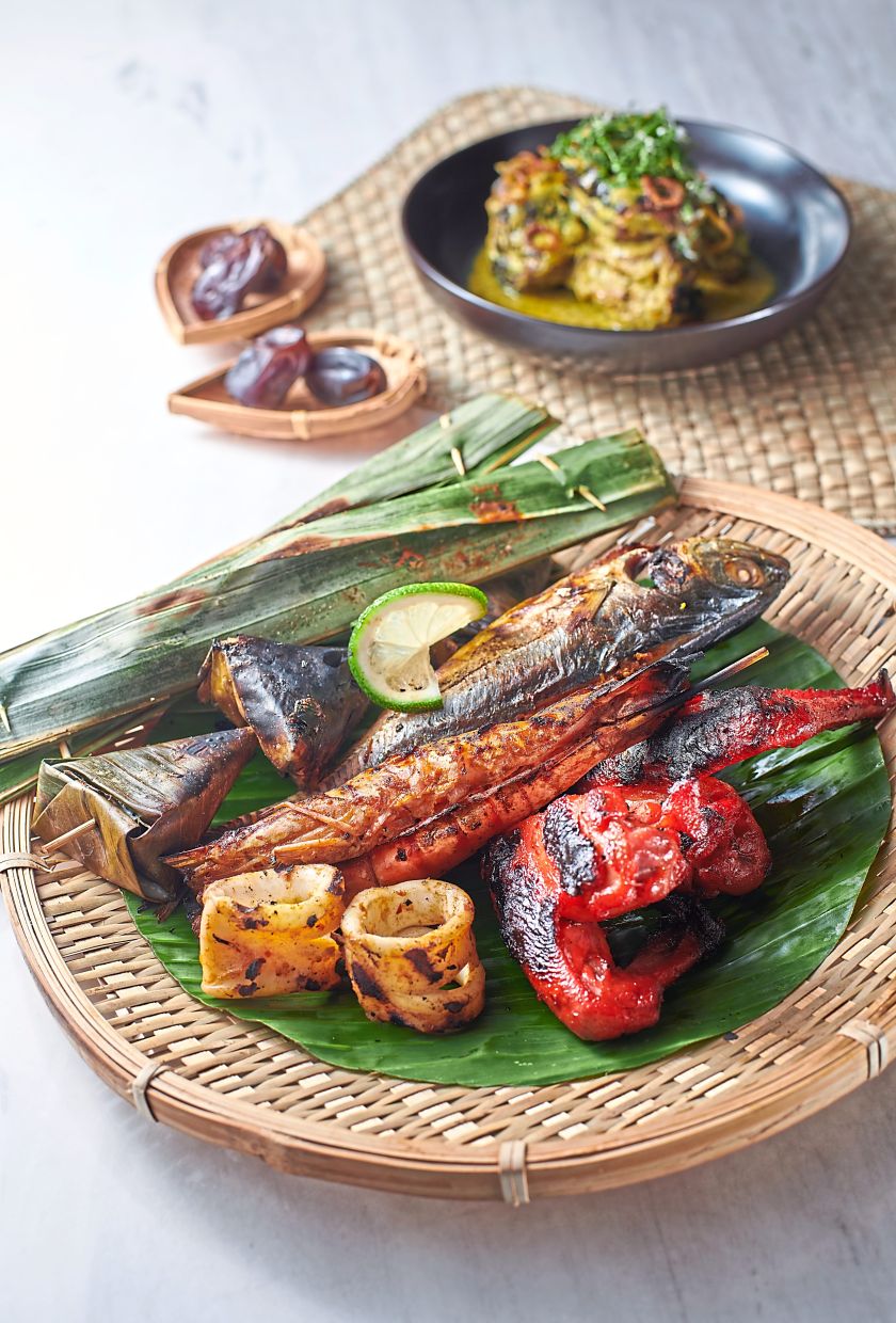 Assorted grilled items include Sayap Ayam Bakar Madu Sabah.