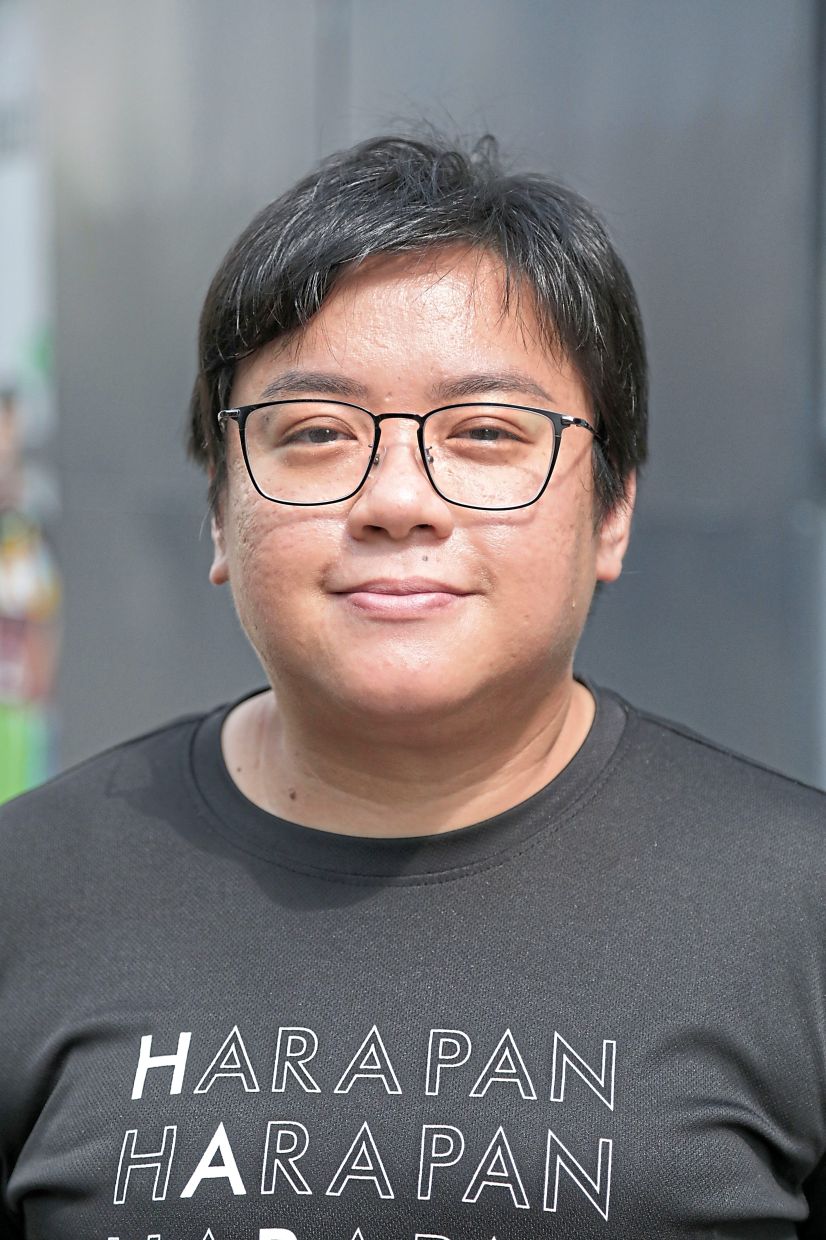 Lan: Areas outside houses belong to the city and renovations or alterations are not allowed.