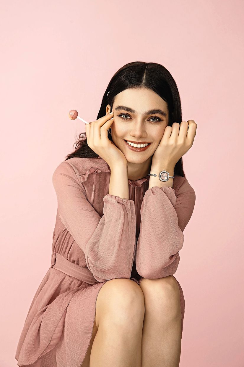 The sweet appeal of a feminine bangle.