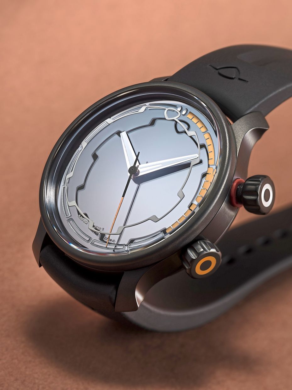 The MING 37.09 Uni has a 38mm DLC-coated case engineered to ensure pressure balancing and water-resistance to 600m.
