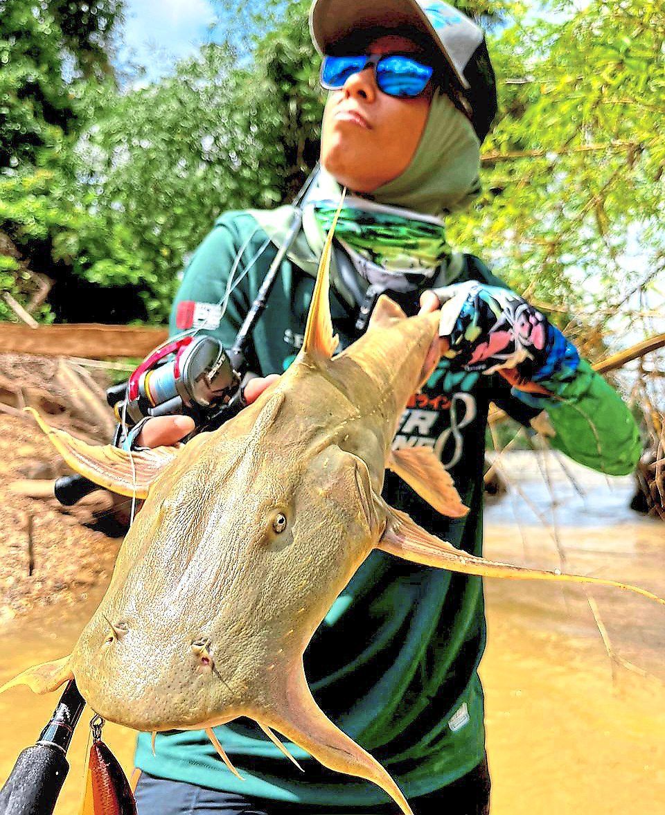 Team Seahawk’s lady angler Nor Hidayah Alias and her impressive catch.