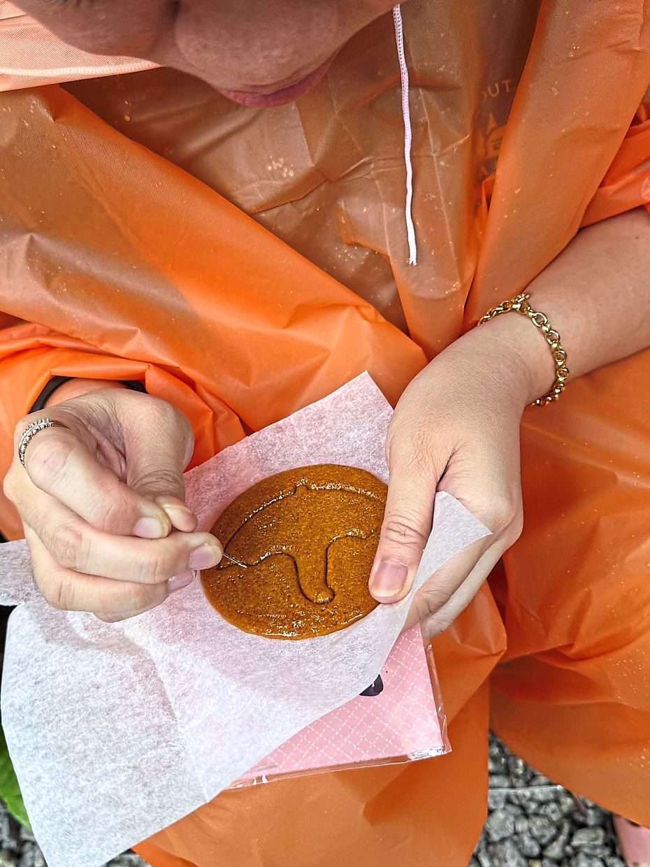 The organisers managed to get their hands on sugar biscuits identical to those found in ‘Squid Game’. 