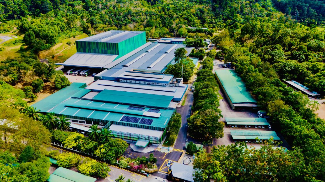 Spritzer relies on its 430-acre rainforest that naturally protects and enriches its water source.