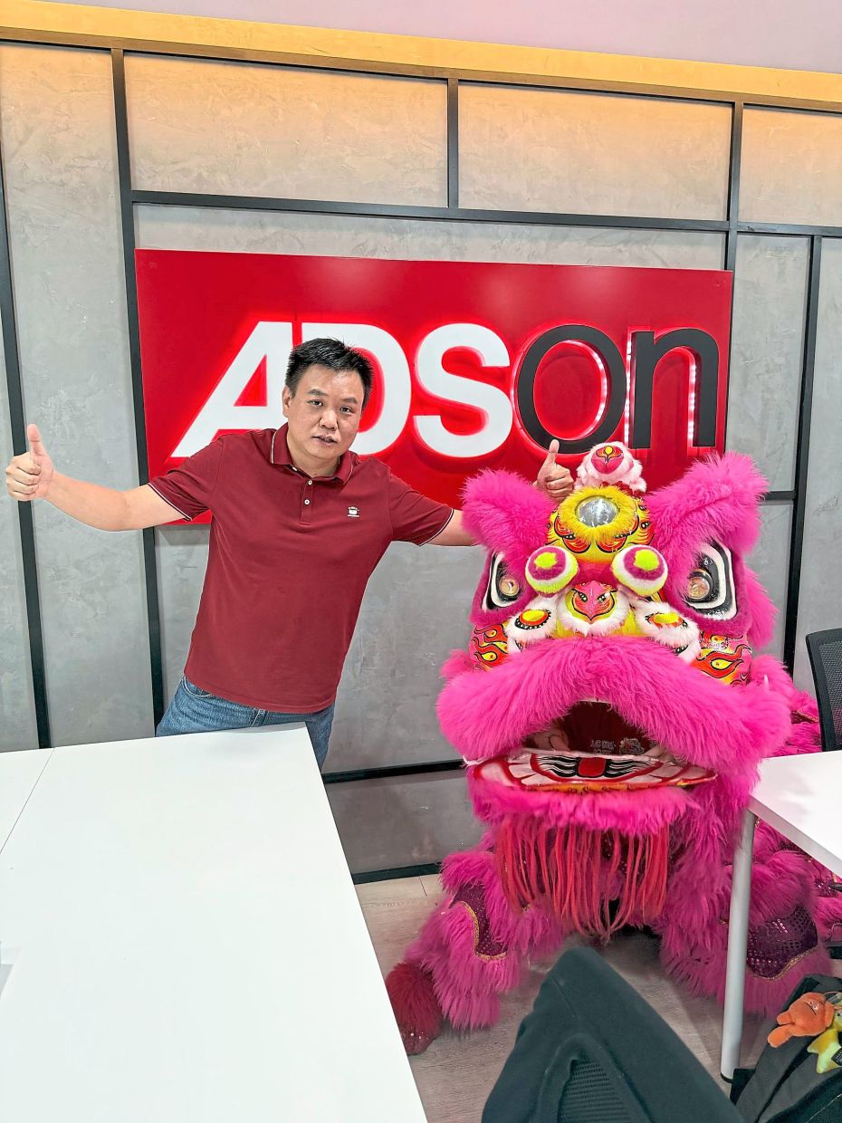 Ads On Marketing chief executive officer Ong Kar Fatt welcomed the Chinese New Year with a traditional lion dance performance at the company’s headquarters in Cheras, Kuala Lumpur.