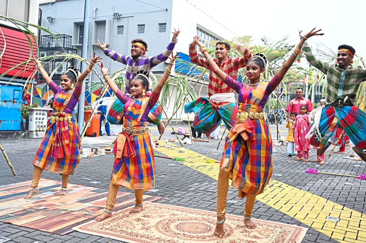 A lively folk dance at MBPJ’s Ponggal celebration.