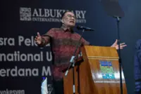 A deep love for learning will help prepare you for real-world challenges, Anwar tells varsity students