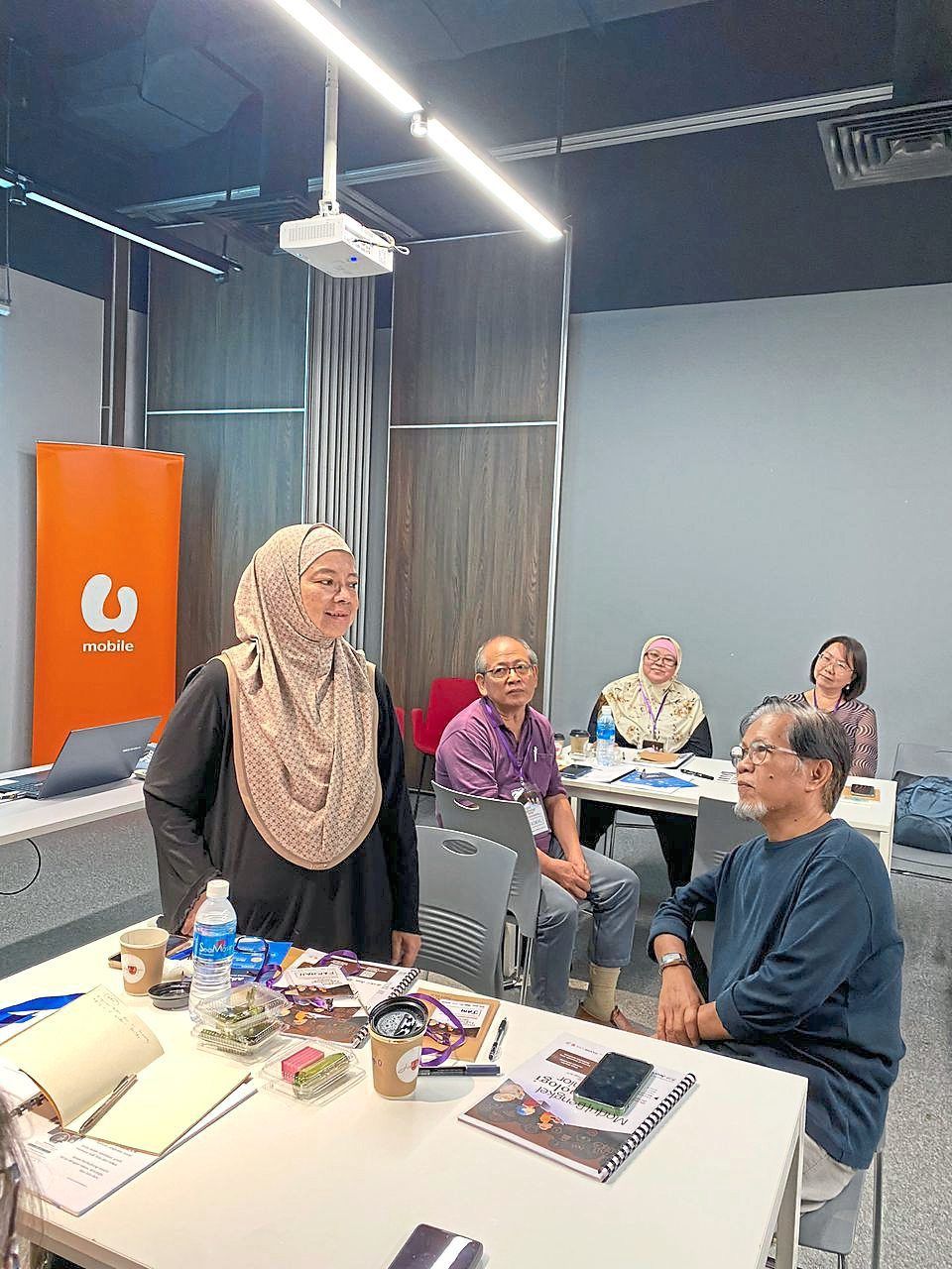 Through a partnership with USM’s Bengkel Teknologi Senior, U Mobile helps seniors navigate technology to be more digitally literate.