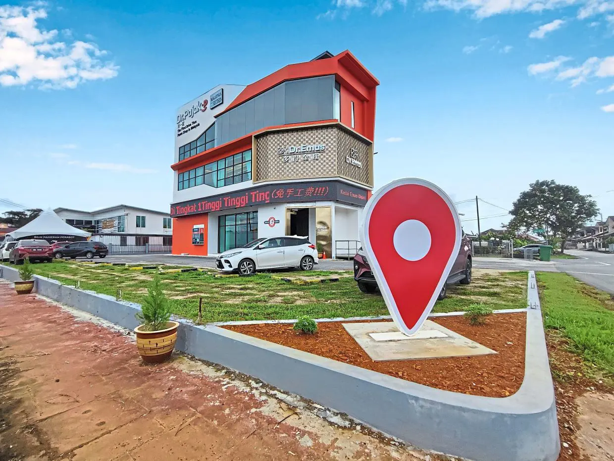 REINVENTING THE PAWN SHOP EXPERIENCE | The Star