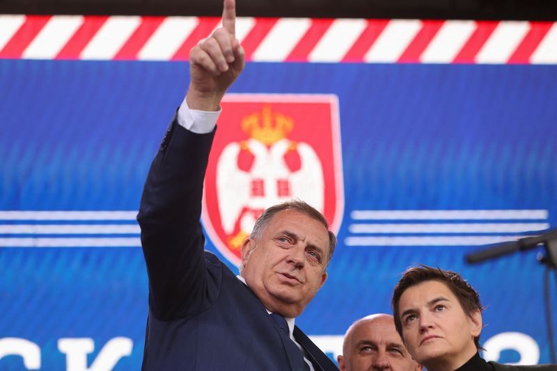 Serb region bars Bosnian state authorities in separatist move