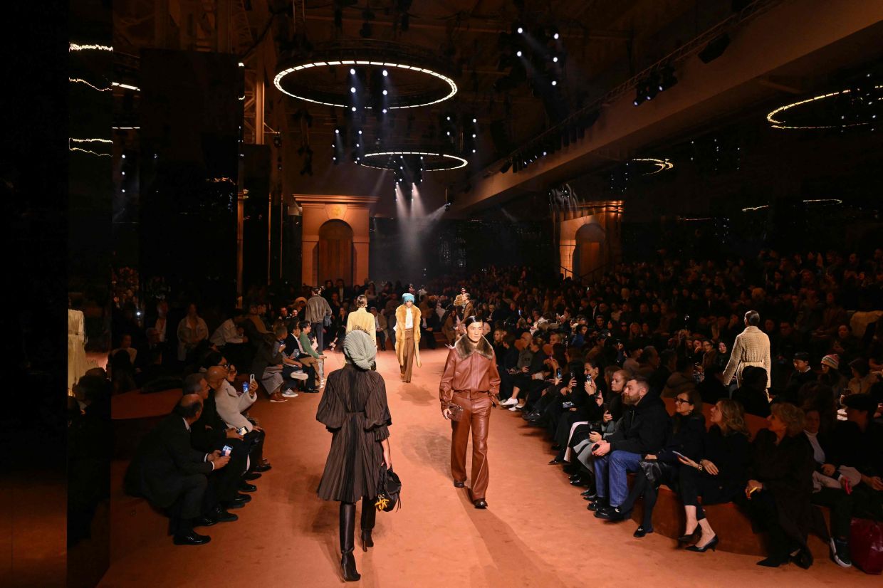 Models walk the runaway during the presentation the Fendi fashion show as part of the Milan Fashion Week Womenswear Autumn/Winter 2025/2026 in Milan. — Photo: Andreas SOLARO/ AFP