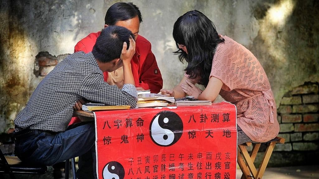 The fortune-teller’s lover laced his cough medicine and his underwear with paraquat. - Photo: Baidu