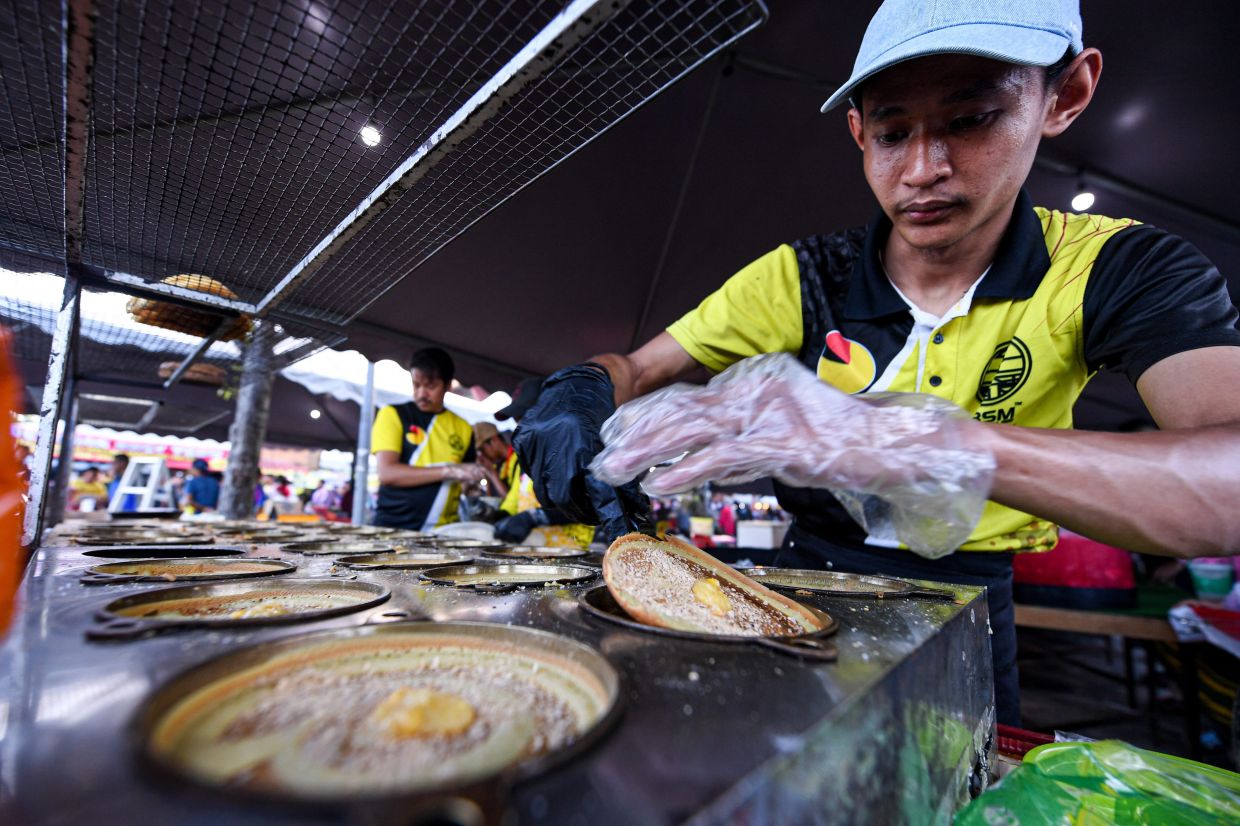 A trader preparing apam balik at the Paroi Ramadan bazaar in Seremban. - Photo: Bernama