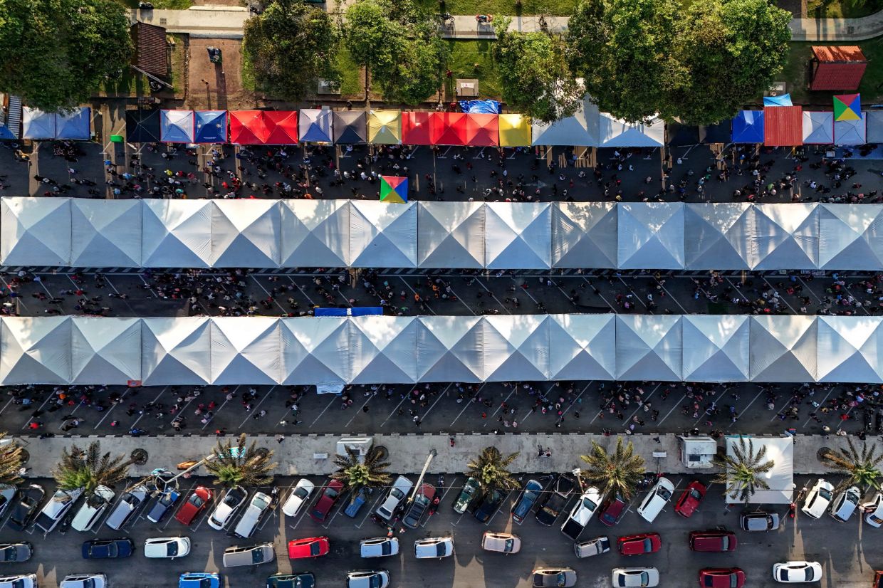 Tents lined up at the Kuala Berang Ramadan Bazaar in Terengganu. - Photo: Bernama