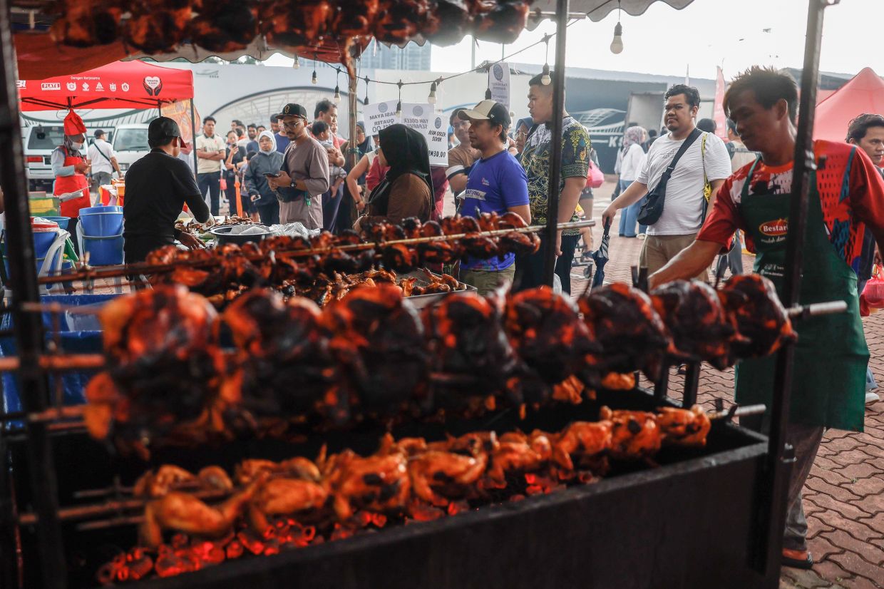 A trader at the Ramadan Bazaar at the Shah Alam Stadium. - Photo: Bernama