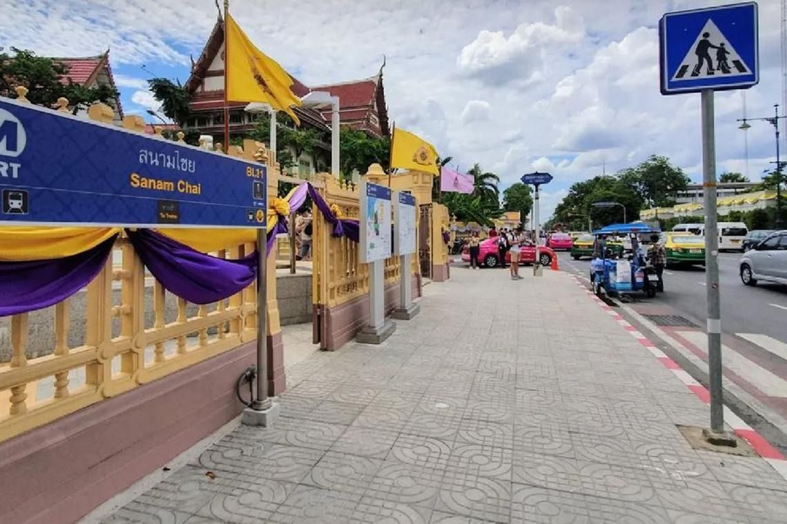 The area surrounding Sanam Chai MRT station is filled with authentic Thai street-food stalls, traditional restaurants and stylish cafes. -- PHOTO: THE NATION THAILAND/ANN