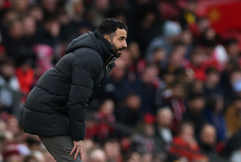 Soccer-'I'm not naive,' Amorim says as Rooney criticises Man United coach's title ambitions