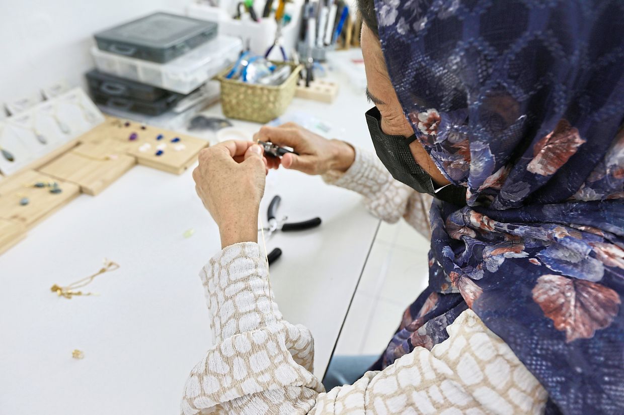 Female Afghan artisans who make jewellery to support their families feel empowered by their work. 