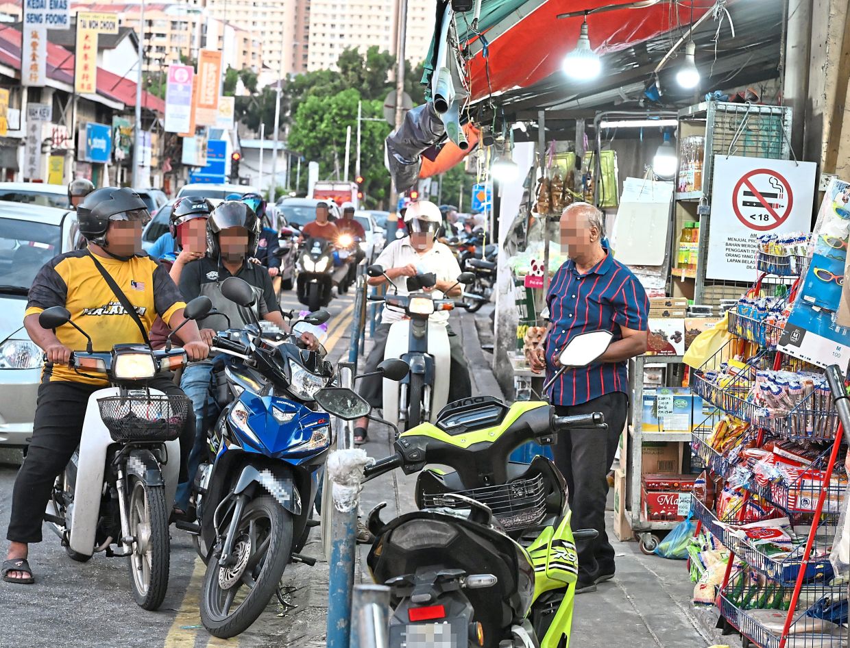 Vehicles stopped willy-nilly.