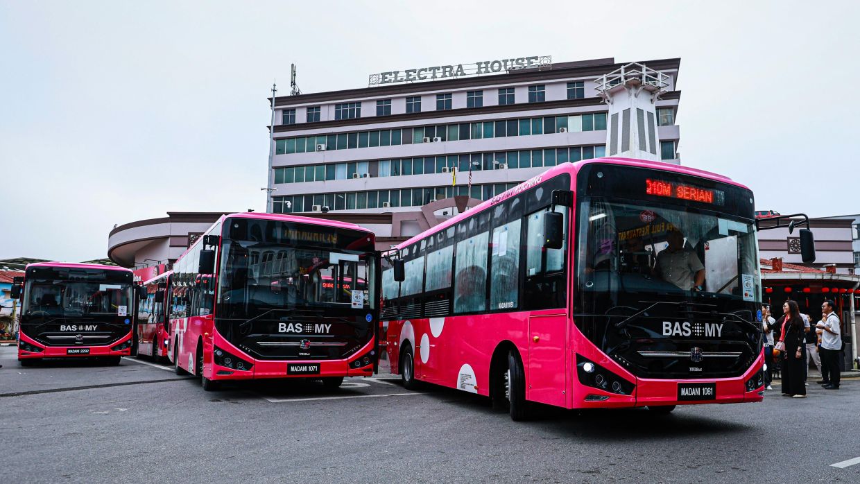 The BAS.MY Kuching stage bus service commenced on Wednesday (March 5) from Open Air Market to Serian. - ZULAZHAR SHEBLEE/The Star 
