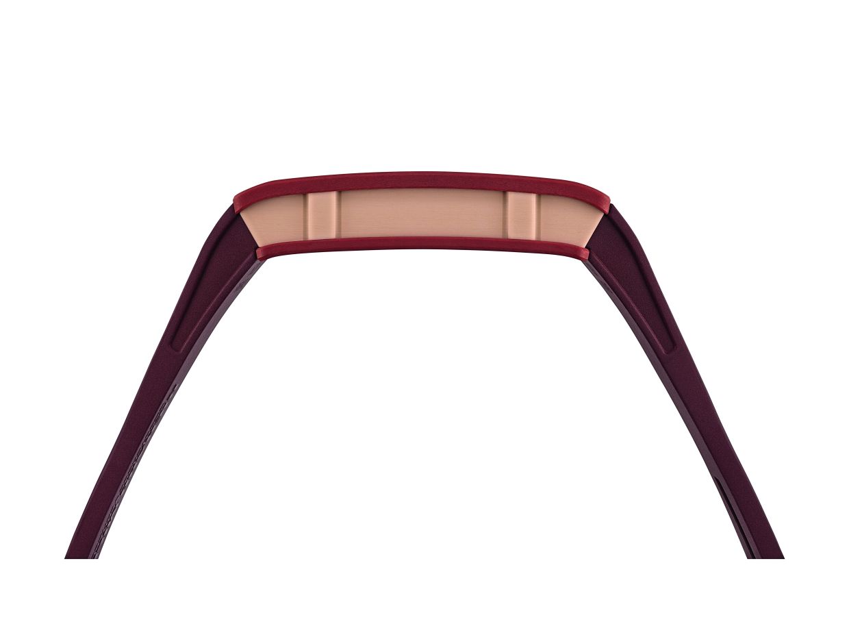 The appeal of the RM 16-02 includes its sculptural rectangular shape and 30-metre water resistance, its extra-flat case standing out for its ergonomics.