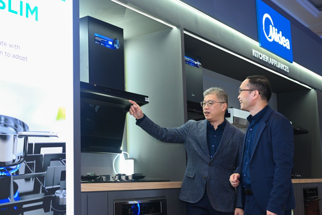 Tam (left) and Jiang (right) at the Product Walkthrough Experiential Zone, where Midea’s 2025/26 suite of new smart home appliances was showcased.