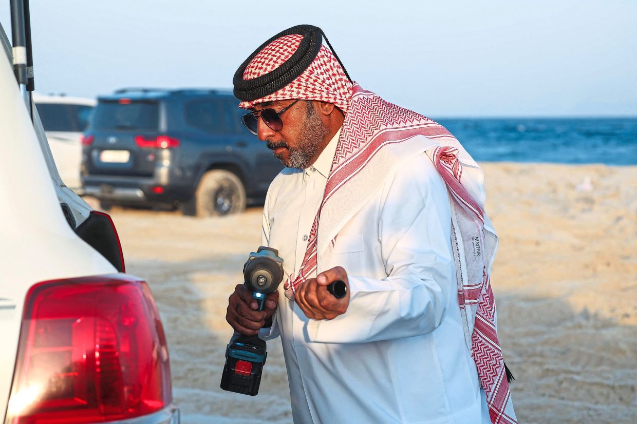 A rescuer from the Aoun Qatar service preparing to assist a vehicle stuck in the sand in Al-Wakrah's Sealine desert. 