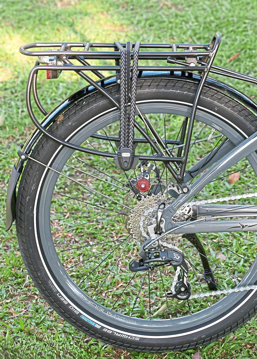 This bike is equipped with a rear luggage rack to haul panniers for long-distance cycling.