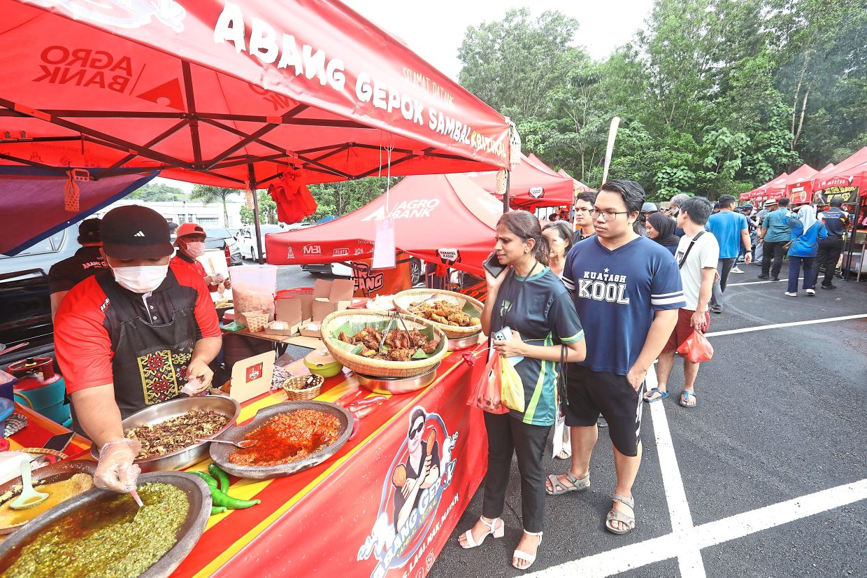The Abang Gepok Sambal Kritikal stall is one of the popular ones at the new bazaar location.