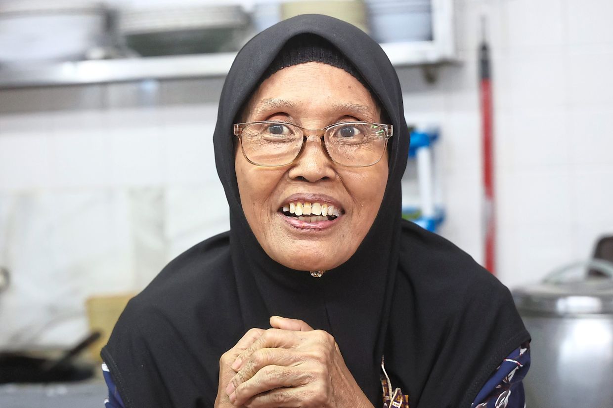 Rohani: It has been difficult to maintain low prices. The ‘otak-otak’ she sells at her stall in Johor Baru (pictured below) is priced at RM1.20.