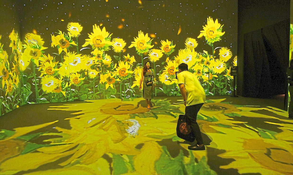 At Immersify KL’s Art Gallery, visitors step into masterpieces by Van Gogh, Monet, and Klimt – a perfect chance to brush up on your art history. 