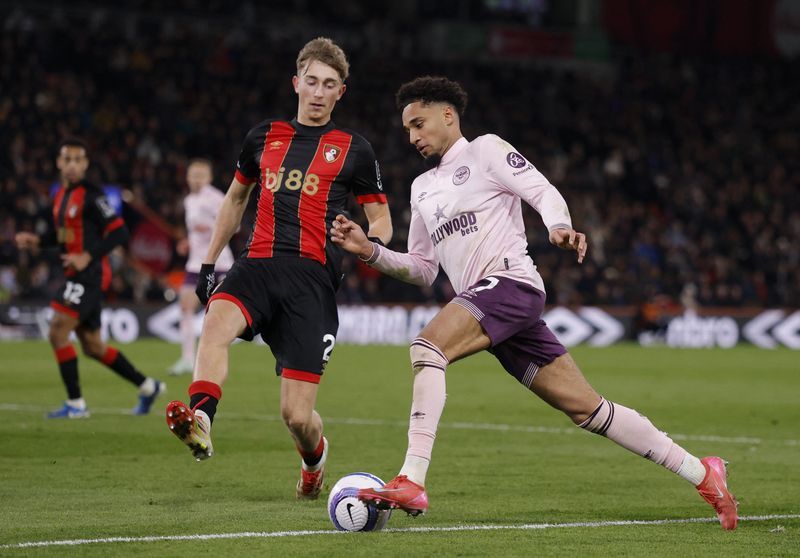 Soccer-Defender Huijsen, 19, earns first Spain call-up