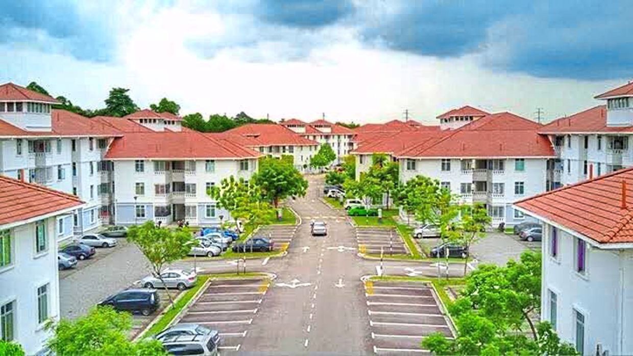 Transit houses known as Rumah Iskandar have been built in Iskandar Puteri to help house people looking for jobs with low rentals.
