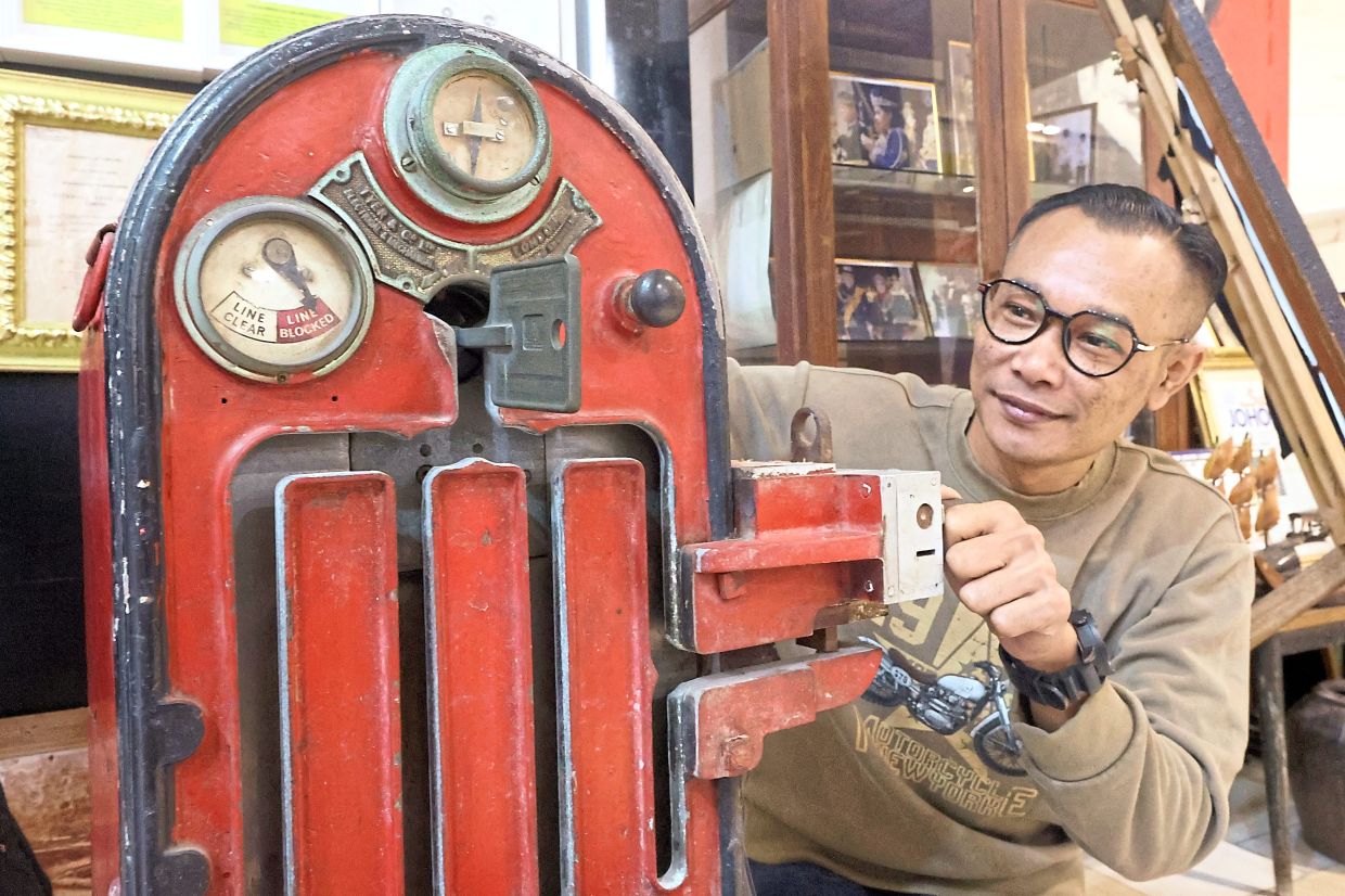 Mohd Faris looking at a vintage train key set.