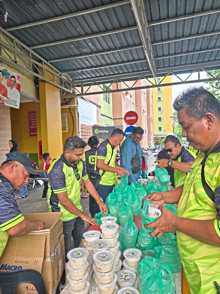 More than 30 of the company drivers volunteered to deliver the bubur lambuk.
